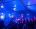 Bild: Hannes Stock
Festwirt Daniel Vampa alias DJ Dollar Bill legt beim Hip-Hop-Abend selbst auf und sorgt im Festzelt für Stimmung.
