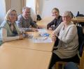 Bild: Sonja Wiesner-Weber
Hermann Gammer und Doris Klingseisen vom Weissen Ring Cham tauschen sich im Rahmen einer Netzwerksitzung mit der Gleichstellungsbeauftragten Helga Forster und der Beauftragten für Chancengleichheit am Arbeitsmarkt, Christina Süß, aus.