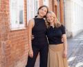 Bild: Ulrich Perrey/dpa
Theresa Scholze als Flora Mahler (rechts) und Greta Geyer als Filmtochter Jasmin spielen in der neuen Staffel der in Lüneburg spielenden Vorabendserie „Rote Rosen“ zentrale Rollen. (Archivbild)