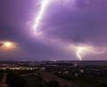 Bild: Philipp von Ditfurth/dpa
Die Kombination aus Hitze und Feuchtigkeit begünstigt Gewitter. (Archivbild)