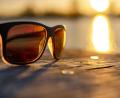 Symbolbild: Andi – stock.adobe.com
Preis oder Markenname allein sind kein verlässlicher Hinweis auf die Qualität einer Sonnenbrille. Doch eine hochwertige Verarbeitung lasse sich oft schon vor dem Kauf erkennen, erklärt der Tüv-Verband.