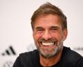 Bild: Federico Gambarini/dpa
Los geht's: Bei der Pressekonferenz in der Amsterdam-Arena war Jürgen Klopp noch total locker.