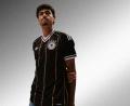 Bild: -/DFB/dpa
Die Nationalmannschaft trägt das Abschiedsshirt von Ausrüster Adidas früher als gedacht.