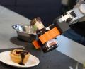 Bild: Katharina Kausche/dpa
Kochende Roboter werden an einigen Stellen bereits eingesetzt. (Symbolbild)