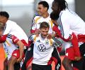 Bild: Federico Gambarini/dpa
DFB-Kapitän Kimmich (M) möchte in der Nationalmannschaft weiter vorangehen.