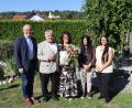 Bild: Michael Rabenhofer
Bürgermeister Erwin Geitner gratulierte Josef und Katharina Spies, hier mit ihren beiden Töchtern Jasmin und Pamela (von links).