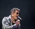 Bild: Marijan Murat/dpa
Da konnte er noch auf der Bühne singen: Harket bei einem Konzert in Stuttgart 2018. (Archivbild)