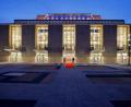 Bild: Thomas Banneyer/dpa
Die Kölner Oper und das Schauspielhaus sind am Donnerstagabend nach 14 Jahren Sanierung wiedereröffnet worden.