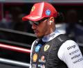 Bild: Darko Bandic/AP/dpa
Lewis Hamilton hält nichts von kürzeren Rennen ab 2027.