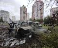 Bild: -/Ukrainian Emergency Service/AP/dpa
Jeden Tag schlagen in Kiew russische Kampfdrohnen ein.