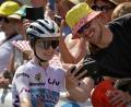 Bild: Philippe Magoni/AP/dpa
Selfies mit den Fans: Für Antonia Niedermaier ist das nicht mehr ungewöhnlich. (Archivbild)