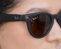 Bild: Christoph Dernbach/dpa
Die Datenbrille von Meta und Ray-Ban ist umstritten, weil man mit ihr Videoaufnahmen erstellen kann. (Symbolbild)