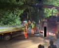 Bild: PI Neustadt a.d.Waldnaab, Wimmer, POM
Mit einem Abschlepp-Lkw mit Kran konnte das Auto schließlich aus dem Weiher gehoben werden. Der Einsatz eines solchen Fahrzeugs kann für den Unfallverursacher teuer werden.