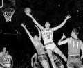Bild: Uncredited/AP/dpa
Bob Pettit wurde 1956 als erster Basketball-Profi MVP der NBA.
