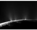 Bild: picture alliance / dpa
Geysire am Südpol des Saturnmondes schleudern Wasserdampf und Eiskörner Hunderte Kilometer hoch ins Weltall. (Archivbild)