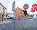 Bild: Robert Dotzauer
Der barrierefreie Umbau der Ampelanlage an der Deyerling-Kreuzung führt ab 30. September bis voraussichtlich 14. November 2026 zu einer Vollsperrung des Kreuzungsbereiches für alle Verkehrsteilnehmer.