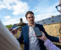 Bild: Pia Bayer/dpa
Der designierte neue Minister für Jugend und Demokratie, Manuel Knoll, hat eine Mammutaufgabe vor sich. (Archivbild)