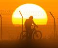 Bild: Julian Stratenschulte/dpa
Am Wochenende wird es noch einmal sommerlich in Deutschland – im Südwesten sogar mit Temperaturen über 30 Grad.