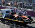 Bild: Darko Bandic/AP/dpa
Lando Norris scheidet in Baku unverschuldet aus.