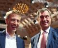 Bild: Marijan Murat/dpa
Bayerns Ministerpräsident Markus Söder und Münchens Oberbürgermeister Dominik Krause freuen sich über den Zuschlag für München.