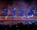 Bild: Rolf Vennenbernd/dpa
Die Show der Backstreet Boys begann schwebend unter dem Stadiondach.
