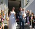Bild: Konrad Rosner
Freudestrahlend begrüßte das Brautpaar mit Töchterchen Klara das Ehrenspalier, hier die Wichtelmarschtanzgarde.