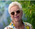 Bild: Sven Hoppe/dpa
Die Regisseurin Doris Dörrie kann sich vorstellen, dass Künstliche Intelligenz die Einsamkeit alter, kranker Menschen lindern kann. (Archivbild)