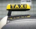 Bild: Frank Rumpenhorst/dpa
Zwischen zwei Taxifahrern und einem Fahrgast brach ein Streit aus. (Symbolbild)