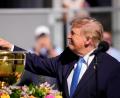 Bild: Matt Slocum/AP/dpa
US-Präsident Donald Trump war beim Presidents Cup in Medinah zu Gast.