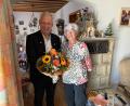 Bild: Stefanie Gradl
Bürgermeister Thorsten Grädler überbrachte Anna Bummerl die Glückwünsche der Stadt Vilseck.