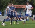 Bild: Hans Mark
Der Schmidgadener Kilian Hölzl (links) wird in dieser Szene vom Diendorfer Kapitän Benedikt Meier verfolgt. Beide Teams trennten sich 2:2.