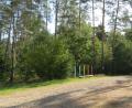 Bild: Kriminalpolizeiinspektion Amberg
Dieses Bild zeigt den Sportplatz in Edelsfeld, auf dem die Schüsse gefallen sein sollen. Ein 21-Jähriger wurde schwer an den Augen verletzt. Die Kriminalpolizei Amberg sucht nach Zeugen.