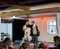 Bild: Marie Panzer
Das Theaterstück "Käpten Knitterbart und seine Piratenbande" im Bürgerhaus in Kemnath mit Max Hegner (links) sowie Daniel Adler (rechts) vom Ovigo-Theater als Darsteller.
