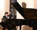 Bild: Kerstin Kiener
Kräftig im Anschlag, feinfühlig in der Interpretation, so präsentierte Pianist Tito García González Werke von Reger, Albéniz und seine eigenen Kompositionen.