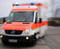 Bild: Stephan Jansen/dpa
Die Autofahrerin wurde ins Krankenhaus gebracht - dort starb sie. (Symbolbild)