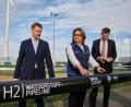 Bild: Jan Woitas/dpa
BMW schließt das Leipziger Werk an das Wasserstoff-Kernnetz an.