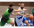 Archivbild: Gerhard Büttner
TB-Spieler Laszlo Jahrsdörfer am Ball: Vor knapp einem Jahr gewann der TB Weiden das Basketball-Derby gegen die DJK Pressath in eigener Halle. Zum Saisonauftakt der Bayernliga Nord treffen beide Mannschaften erneut aufeinander.