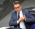 Bild: Michael Brandt/dpa
Gesundheitsminister Carsten Linnemann sieht in der Reform einen ersten Schritt zur Stabilisierung der Finanzen der Pflegeversicherung. (Archivbild)