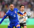 Bild: Tom Weller/dpa
Mika Baur (r.) ist der 1000. deutsche Nationalspieler.