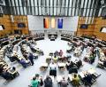 Bild: Sebastian Gollnow/dpa
Im neugewählten Berliner Abgeordnetenhaus gibt es voraussichtlich weniger Sitze als bisher angenommen. (Archivbild)