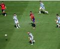 Bild: Martin Rickett/PA Wire/dpa
Spaniens Rodri spielt im WM-Finale einen Pass an den argentinischen Gegenspielern vorbei. (Archivbild)