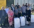 Bild: DHL Group
Durch die Spende der Deutschen Post gehen 1.500 Euro und zehn mobile Klimageräte an soziale Einrichtungen.