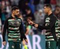 Bild: Christian Charisius/dpa
Spielt wohl nicht mehr mit Ronaldo in der Auswahl: Bruno Fernandes (l). (Archivbild)
