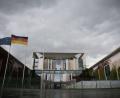 Bild: Sebastian Gollnow/dpa
Dunkle Wolken über der Union und Kanzler Merz: Die große Mehrheit ist unzufrieden, die Umfragewerte sind im Keller.