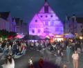Bild: Ernst Frischholz
Am Freitagabend sorgte das Altstadtfest für entspannte Atmosphäre rund um das illuminierte Alte Rathaus.