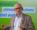 Bild: Sergei Grits/AP/dpa
„Urgestein der deutschen Umwelt- und Klimapolitik“: Jochen Flasbarth (Archivbild)