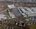 Bild: Bernd Georgi
Der Siemens-Parkplatz (graue Fläche in der Mitte) wird zum Großteil mit einer neuen Fabrik bebaut. Platz finden die zahlreichen Mitarbeiter für ihre Autos deshalb unter anderem auf dem benachbarten Dultplatz (Fläche darüber) mit der Folge, das künftig ein neuer Platz für das Volksfest gesucht werden muss.