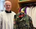 Bild: Stephan Huber
Seine Uniform als Oberstleutnant hat Gereon Gräf gegen Albe und Dalmatik (Rock und Talar) eines katholischen Diakons gewechselt. Hier beim Pressetermin in der Sakristei von St. Marien in Sulzbach.