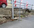 Bild: Fred Lehner
Das Straßenteilstück an der einsturzgefährdeten Granitmauer bei der Synagoge ist mit Verkehrsschildern markiert.
