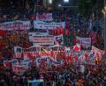 Bild: Lorena Sopêna/EUROPA PRESS/dpa
In Barcelona haben zahlreiche Menschen gegen Wohnungsnot demonstriert.